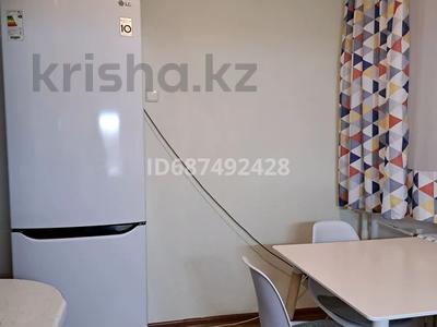 2-комнатная квартира · 55 м² · 4/9 этаж, 5 микрорайон 38 — Магазин Аян, Халык Банк, 4-я школа, Садик за 230 000 〒 в Аксае