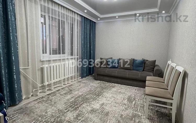 2-комнатная квартира, 50 м², 1/3 этаж, Тусипбекова 17 за 18 млн 〒 в Жезказгане — фото 2