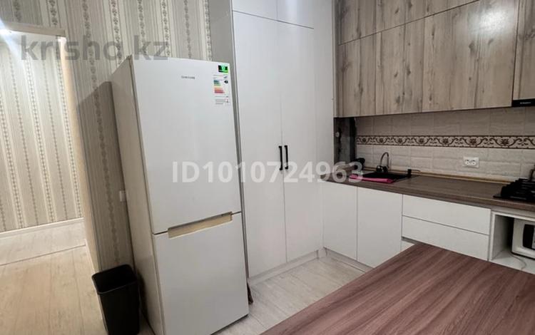 2-комнатная квартира · 58.5 м², 16-й мкр 43 за 180 000 ₸ в Актау — фото 2