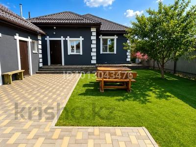 Дом · 4 комнаты · 300 м², Ескалиева 165 — Возле городского акимата за 40 000 ₸ в Уральске, мкр Школьник