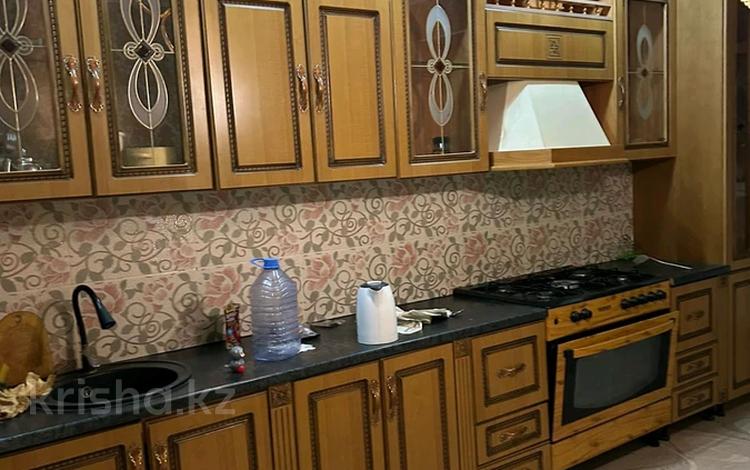 3-бөлмелі пәтер · 180 м² · 3/5 қабат, мкр Жилгородок, Ленинградская 55, бағасы: 200 000 〒 в Актобе — фото 2