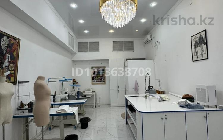 Еркін, дүкендер мен бутиктер · 35.5 м², бағасы: 150 000 ₸ в Актау, 32В мкр — фото 2