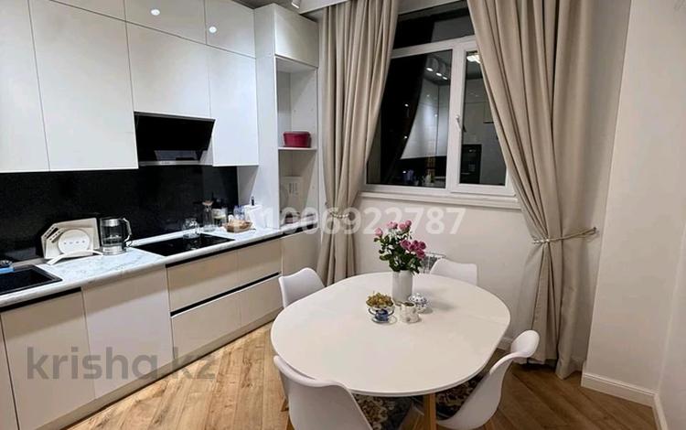 2-комнатная квартира · 70 м² · 8/10 этаж, мкр Нурсая, Абулхайыр хана 51а за 33 млн 〒 в Атырау — фото 2