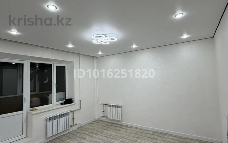 2-комнатная квартира · 54 м² · 4/9 этаж, мкр Аксай-1А 3 за 270 000 ₸ в Алматы, Ауэзовский р-н — фото 2