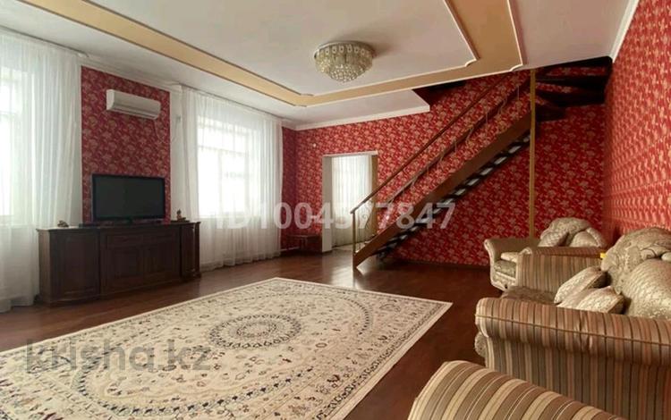 4 комнаты · 250 м² · 2 этаж, Маншук Маметова 138 — Петровского за 800 000 ₸ в Уральске — фото 2