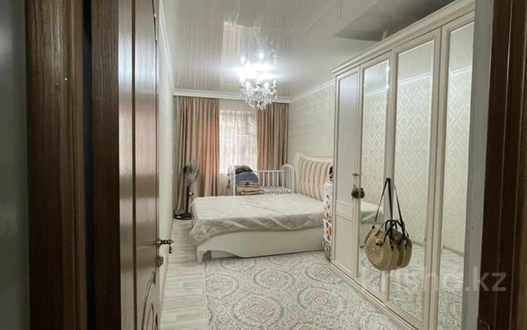 2-комнатная квартира, 46 м², 2/5 этаж, Каратау 4 за 13 млн 〒 в Таразе — фото 2