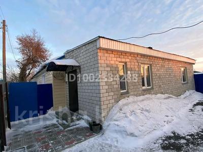 6-комнатная квартира · 92 м² · 1/1 этаж, Победы 61/2 — Магазин Хозяюшка, детский сад, колледж, магазин Деловой за 14 млн 〒 в 