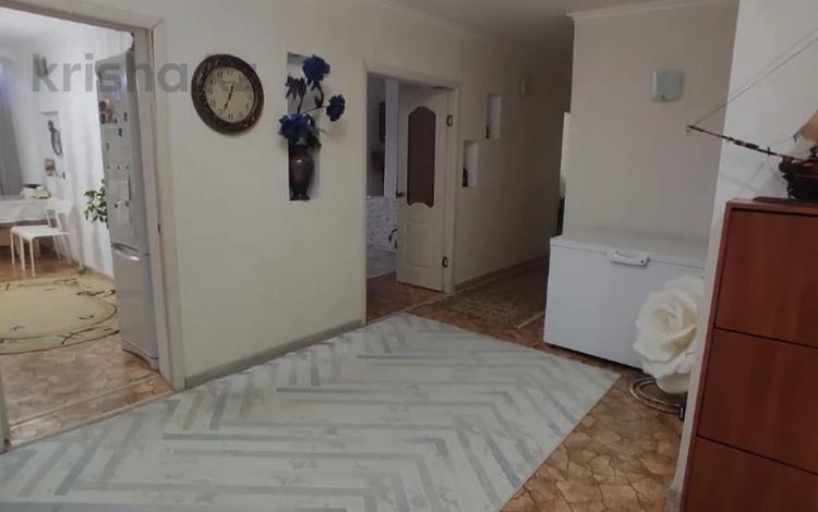 3-комнатная квартира · 100.5 м² · 8/9 этаж, мкр 12 за 29 млн ₸ в Актобе — фото 3