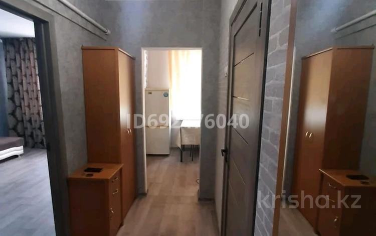 1-комнатная квартира, 35 м², 1/3 этаж помесячно, Ахметова за 170 000 〒 в Алматы, Турксибский р-н — фото 2