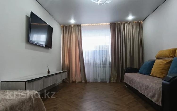 2-бөлмелі пәтер · 47 м² · 8/9 қабат, 6 мкр., бағасы: ~ 24 млн ₸ в Караганде, Казыбек би р-н — фото 2