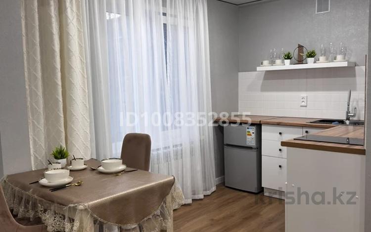 1-комнатная квартира · 35 м² · 4/5 этаж, Сатпаева 58 за 250 000 ₸ в Усть-Каменогорске — фото 2