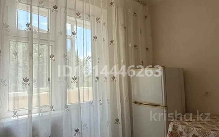 1-комнатная квартира · 33 м² · 3/5 этаж, мкр 8, Бр Жубановых 289 — Красный крест за 150 000 ₸ в Актобе — фото 2