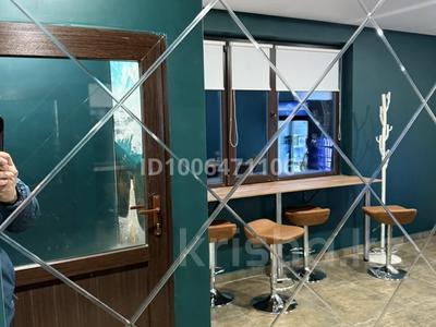 Еркін, кеңселер, дүкендер мен бутиктер, қоғамдық тамақтану орны, медорталықтар мен дәріханалар, білім орталықтары · 65 м², бағасы: 150 000 ₸ в Рудном