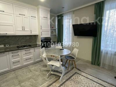 2-бөлмелі пәтер · 55 м² · 2/4 қабат · ай сайын, мкр Новый Город, Бухар-жырау 30 — ДКГ, бағасы: 295 000 〒 в Караганде, Казыбек би р-н