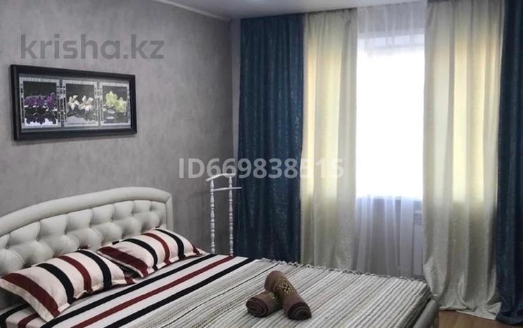 2-комнатная квартира, 70 м² посуточно, Желтоксан 17а за 15 000 〒 в Шымкенте — фото 2