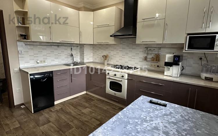 3-комнатная квартира · 65 м² · 9/9 этаж, мкр Алмагуль 49 — Жарокова Аль-Фараби за 370 000 ₸ в Алматы, Бостандыкский р-н — фото 2