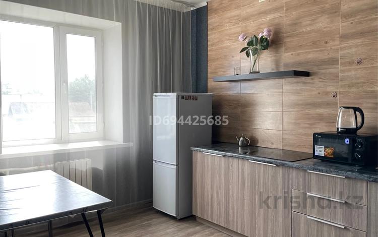 1-бөлмелі пәтер · 37 м² · 1/5 қабат, Набережная 64А, бағасы: 15 000 ₸ в Щучинске — фото 11