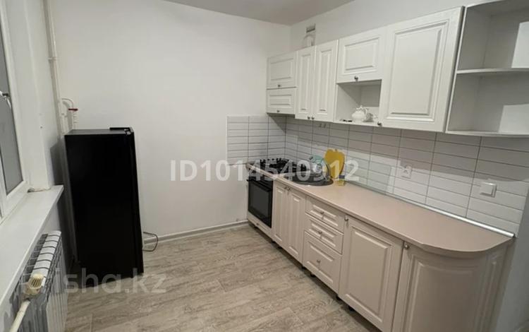 3-комнатная квартира · 60 м² · 4/5 этаж, 10 микрорайон 13 — 10 микрорайон 13 дом 4 этаж за 120 000 ₸ в Аксае — фото 2
