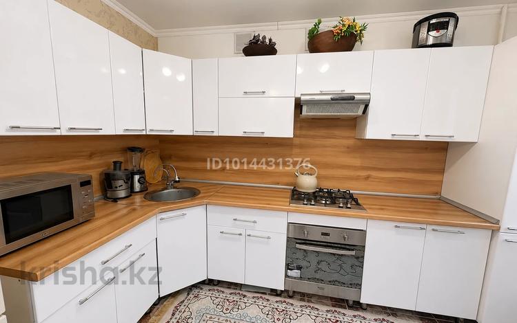 4-бөлмелі пәтер · 71.1 м² · 1/5 қабат, Центральный ш/а., Момышулы 21, бағасы: 30 млн ₸ в Атырау, мкр Центральный — фото 2