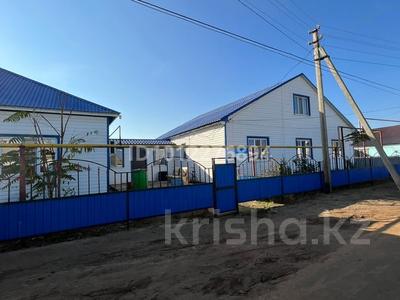 Отдельный дом · 13 комнат · 288 м² · 11 сот., Григорьева 69 — Атырау облысы Құрманғазы ауданы Бірлік ауылынан жаға бойынан мансард үй сатылады. за 25 млн ₸ в Курмангазы (Ганюшкино)