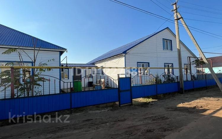 Отдельный дом · 13 комнат · 288 м² · 11 сот., Григорьева 69 — Атырау облысы Құрманғазы ауданы Бірлік ауылынан жаға бойынан мансард үй сатылады. за 25 млн ₸ в Курмангазы (Ганюшкино) — фото 2