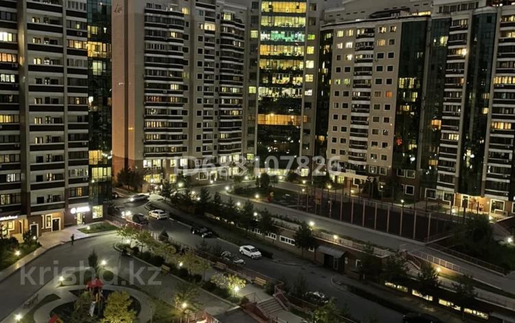 2-комнатная квартира · 57 м² · 8/14 этаж, Жарокова 137 за 350 000 ₸ в Алматы, Бостандыкский р-н — фото 2