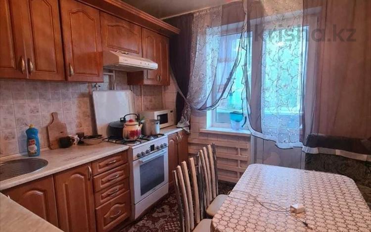 3-комнатная квартира, 72 м², 3/5 этаж, Алтынсарина за 23.3 млн 〒 в Петропавловске — фото 2
