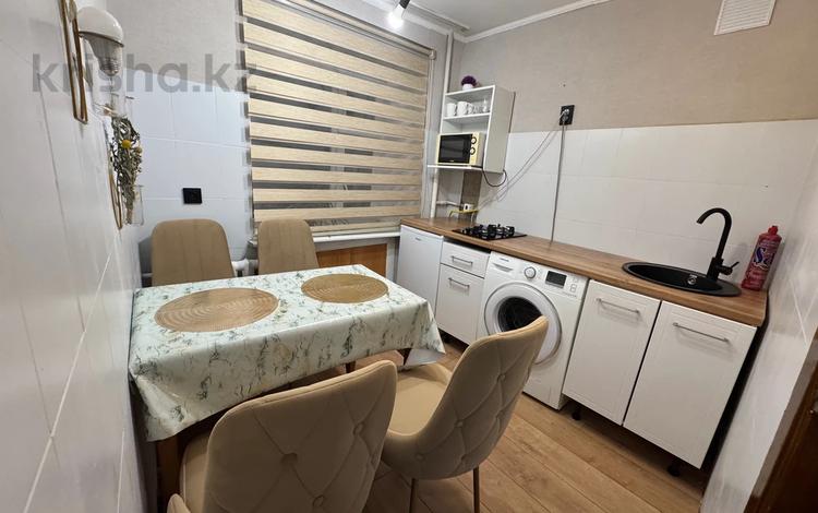 2-комнатная квартира · 50 м² · 3/5 этаж, мкр Новый Город 48 — Бухар жырау за 15 000 ₸ в Караганде, Казыбек би р-н — фото 2
