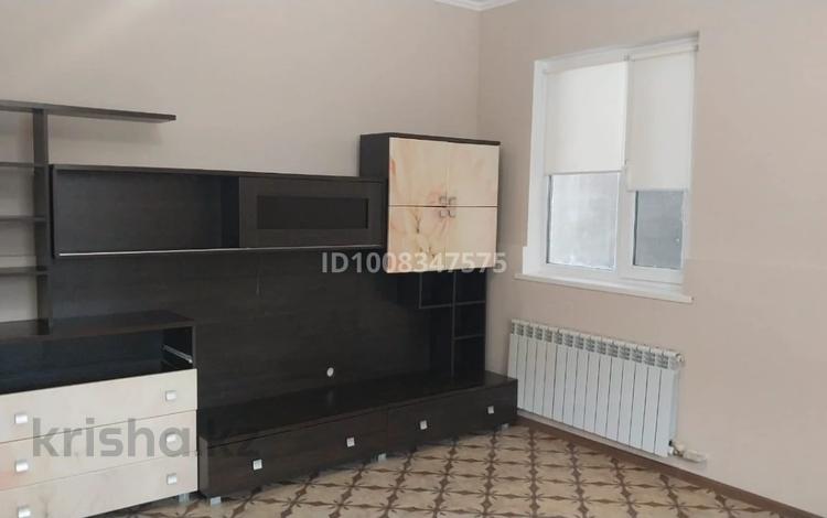 Отдельный дом · 2 комнаты · 100 м², мкр Центральный, Шайден Даулетов 15 — Остановка Чехова за 120 000 〒 в Атырау — фото 10