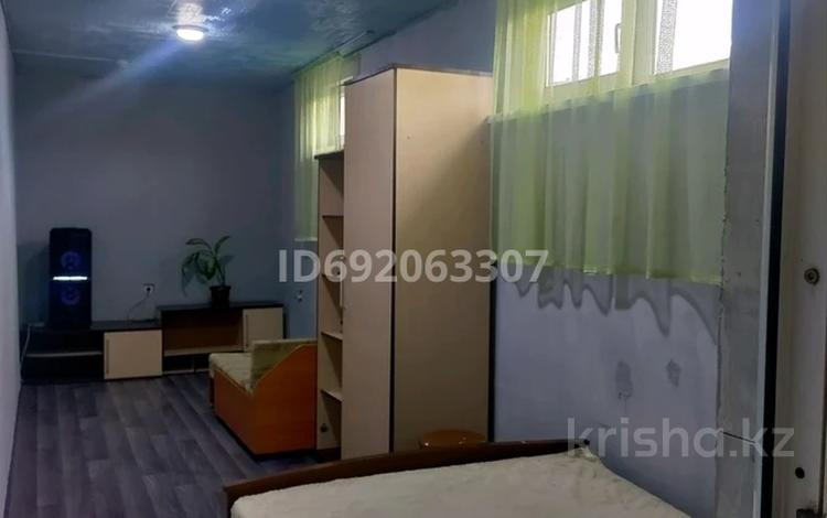 Отдельный дом · 1 комната · 25 м², ул Бурундайская 75 — Школа 50 за 100 000 〒 в Алматы, Жетысуский р-н — фото 10