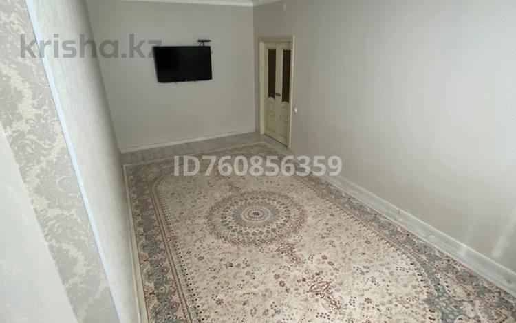 2-бөлмелі пәтер · 65 м² · 6/10 қабат, 32Б мкр 3 — Университет Есенов,Школа Дарын, Школа 29, Сары базар, Ақ базар, Үйдің қасынан барлық автобус жүоеді, өте қолайлы жер, немесе арендаға беріледі!, бағасы: 25 млн ₸ в Актау — фото 2