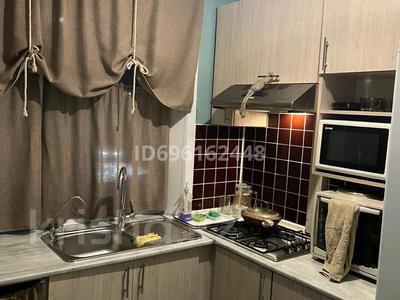 3-комнатная квартира · 50 м² · 2/5 этаж, Майкудук, 15й микрорайон 20 за 150 000 ₸ в Караганде, Алихана Бокейханова р-н