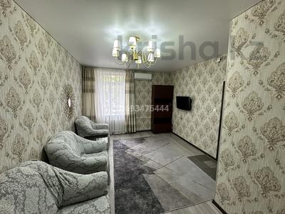1-комнатная квартира, 33 м², 2/3 этаж помесячно, Аблайхана 94 за 300 000 〒 в Алматы, Алмалинский р-н