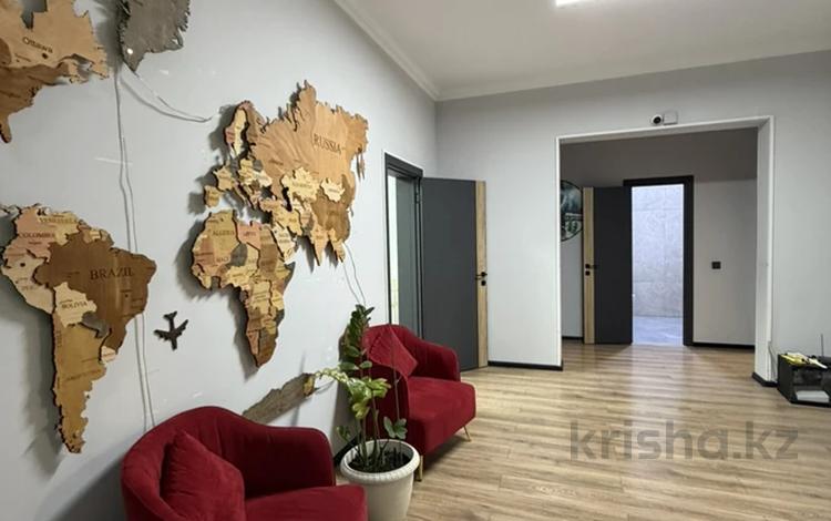 4-бөлмелі пәтер · 160 м² · 16/17 қабат, Микрорайон Мамыр-1 26/1 — Шаляпина, бағасы: 135 млн ₸ в Алматы, Ауэзовский р-н — фото 2