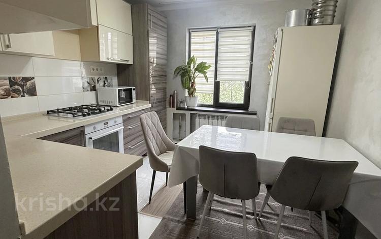 3-бөлмелі пәтер · 70 м² · 5/5 қабат, мкр Мамыр-1 15, бағасы: 46.5 млн ₸ в Алматы, Ауэзовский р-н — фото 2