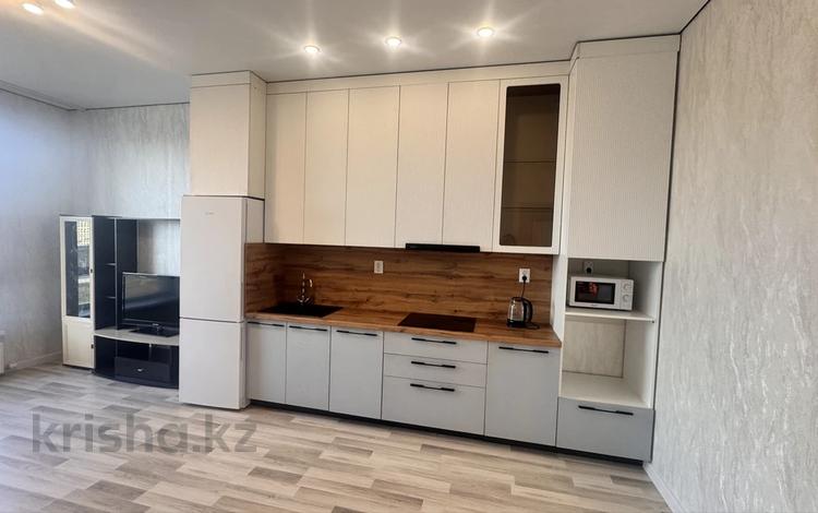 2-комнатная квартира · 50 м² · 10/12 этаж, Шамши Калдаяков 25 за 300 000 ₸ в Астане, Сарайшык р-н — фото 3