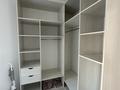 2-комнатная квартира · 79 м² · 2/11 этаж, Кайым Мухамедханов 11, 11/1, 11/2 за 500 000 ₸ в Астане, Нура р-н — фото 13