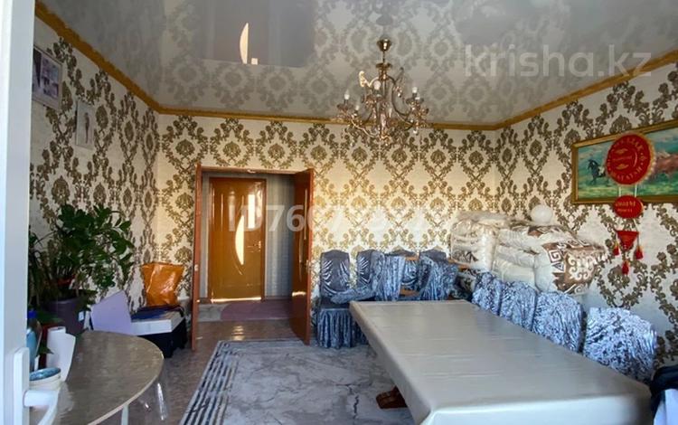 5-комнатная квартира · 100 м² · 2/5 этаж, Асылбекова 86 за 45 млн ₸ в Жезказгане — фото 2