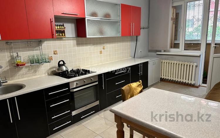 1-комнатная квартира · 55 м² · 1/5 этаж · помесячно, мкр Думан-2 16 за 270 000 〒 в Алматы, Медеуский р-н — фото 2