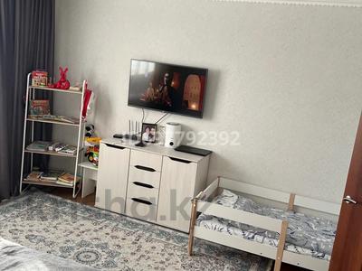 Продажа квартир в Карагандинской обл.: 1-комнатная квартира · 42 м² · 8/10 этаж, Майкудук, Мкр Голубые пруды — Дом за тд Айгерим за 14.5 млн 〒 1-комнатная квартира · 42 м² · 8/10 этаж, Майкудук, Мкр Голубые пруды — Дом за тд Айгерим за 14.5 млн 〒 в Караганде, Алихана Бокейханова р-н