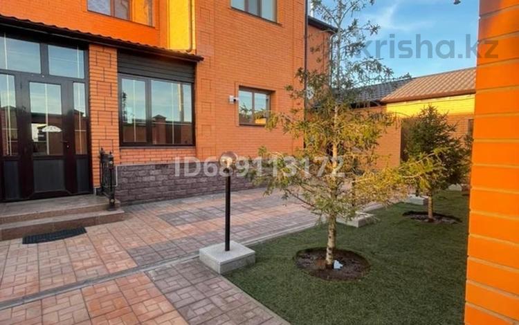 Дом · 5 комнат · 300 м², Жангельдина — Республика за 450 000 〒 в Косшы — фото 2