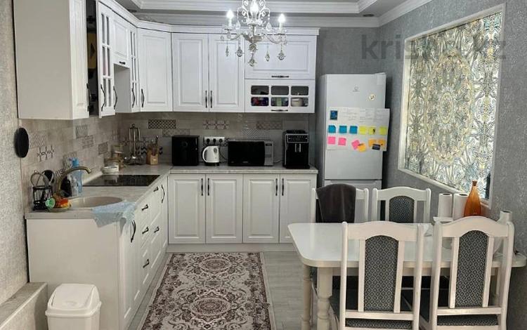 2-комнатная квартира · 52 м² · 9/10 этаж, мкр Аксай-5 за 37 млн ₸ в Алматы, Ауэзовский р-н — фото 2