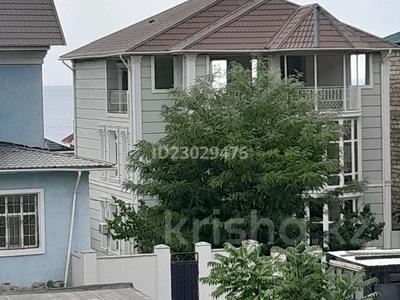 Отдельный дом · 5 комнат · 370 м² · 5 сот., 15-й мкр 115/1 — На берегу у амфитеатра за 220 млн 〒 в Актау