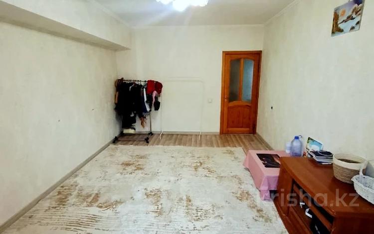 2-бөлмелі пәтер · 64 м² · 2/5 қабат, мкр Мамыр-1, бағасы: 41 млн ₸ в Алматы, Ауэзовский р-н — фото 3