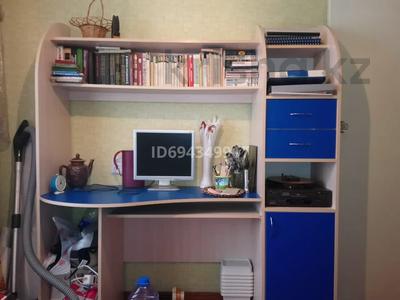 3-бөлмелі пәтер · 60 м² · 3/5 қабат, Молдагуловой 26 — Остановка Петровского, бағасы: 19 млн ₸ в Уральске