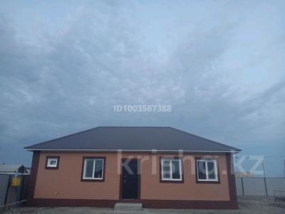 Отдельный дом · 1 комната · 70 м² · 10 сот., мкр Береке, Қобыланды батыр 97 — Память Ильича за 16 млн 〒 в Атырау