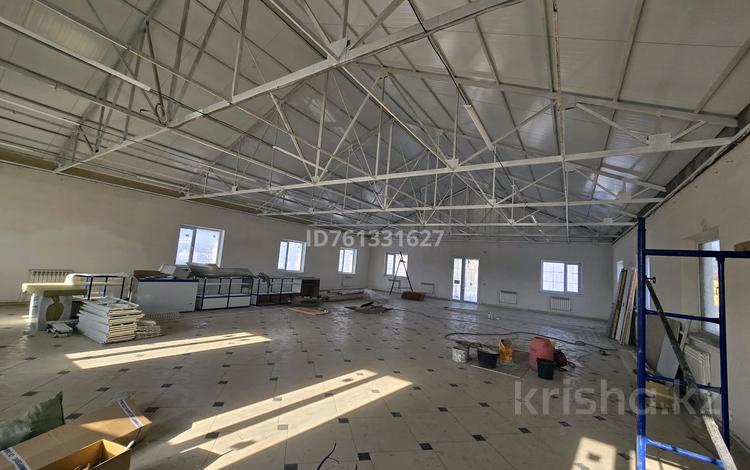 Свободное назначение, магазины и бутики · 500 м² за 2.2 млн 〒 в Уральске, мкр Северо-Восток — фото 2