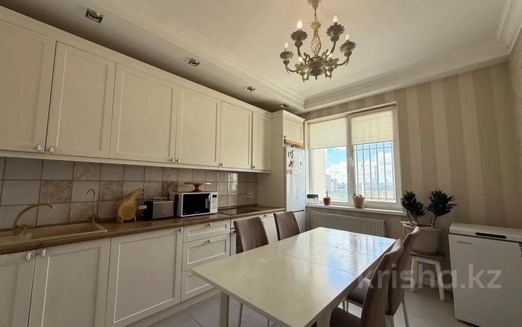 3-комнатная квартира · 82.3 м² · 17/19 этаж, Аманжолова 28/1 за 47 млн ₸ в Астане, Сарайшык р-н — фото 2