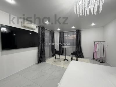 1-бөлмелі пәтер · 40 м² · 21/25 қабат, 11 ш/а. 112 в, бағасы: 18 000 ₸ в Актобе, мкр 11