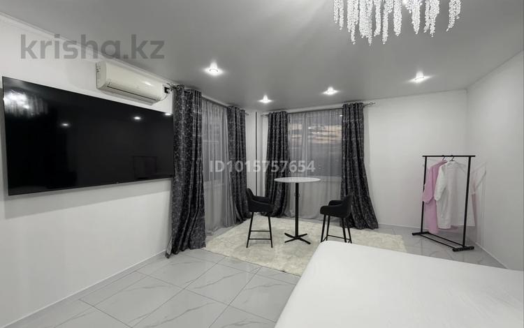 1-бөлмелі пәтер · 40 м² · 21/25 қабат, 11 ш/а. 112 в, бағасы: 18 000 ₸ в Актобе, мкр 11 — фото 2